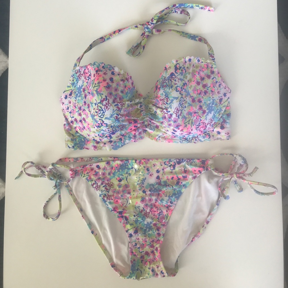 NWOT -VS bathing suit 36D/Large bottoms